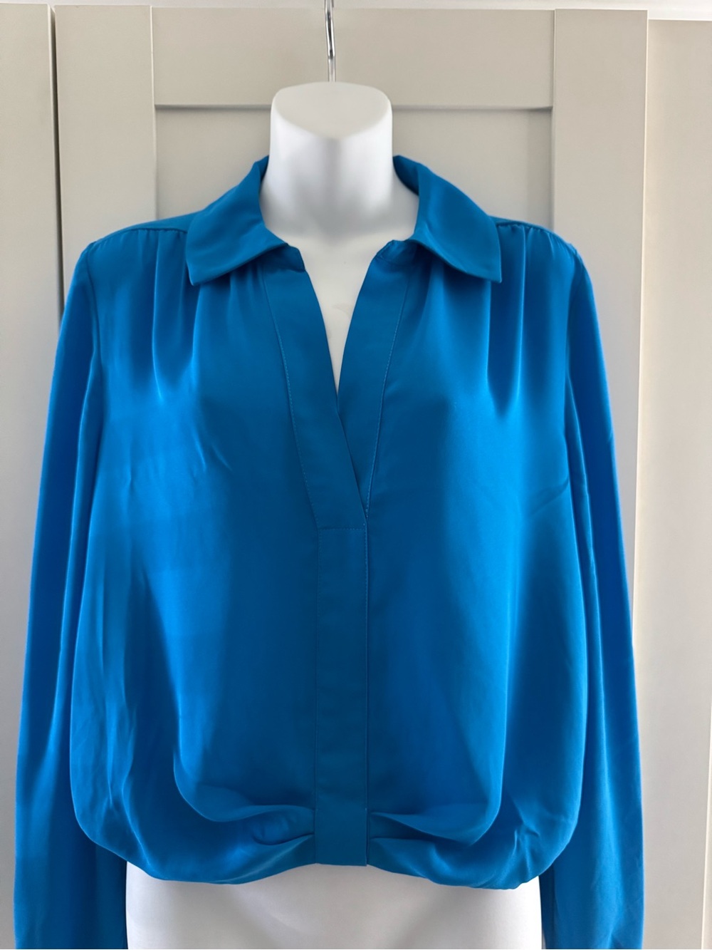 Sleek Teal V-Neck Collared Long-Sleeve Blouse